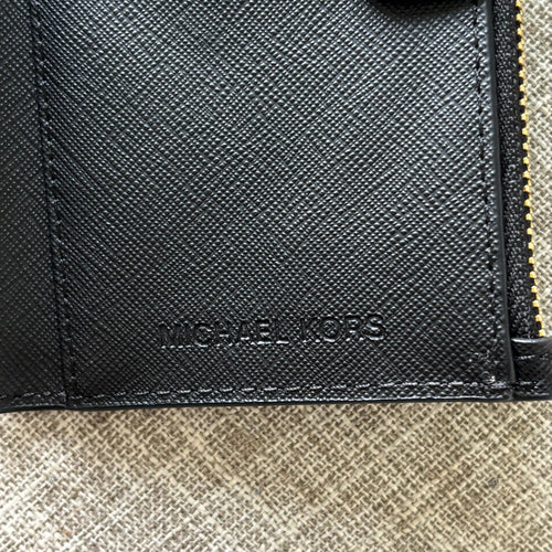 New with tag Micheal Kors black wallet Authentic 5.5x3.3